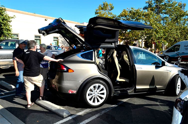 BEV 2019 Tesla Model X Standard Range AWD: 75kWh battery @ 2.8mi/kWh = 250mi EV range; 250 mi Total Range, 0 Total hp. MSRP=$83,000